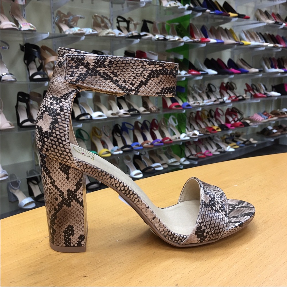 1 Left! Delicious Python Velcro Ankle Strap Heel - Picture 8 of 8